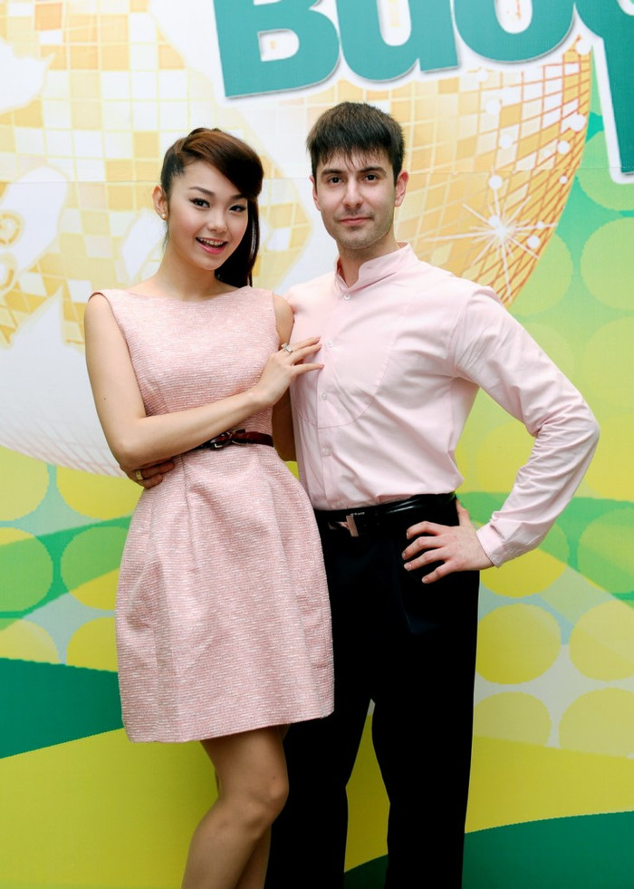 Ca sĩ Minh Hằng và Atanas Georgiev Malamov, số báo danh 10 Ca sĩ Minh Hằng và Atanas Georgiev Malamov, số báo danh 10