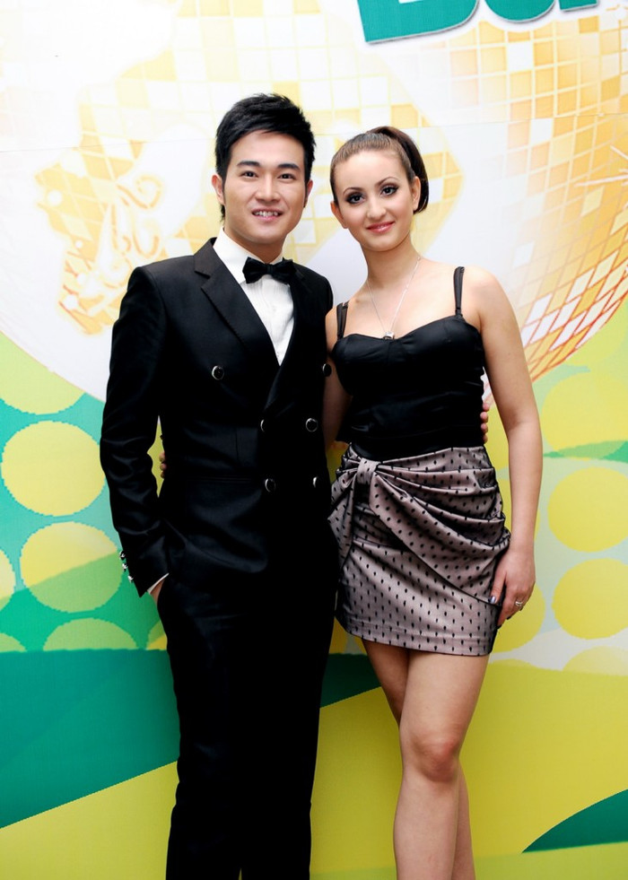 Ca sĩ Minh Quân và Nikoleta Ilkova Petrova, số báo danh 06 Ca sĩ Minh Quân và Nikoleta Ilkova Petrova, số báo danh 06