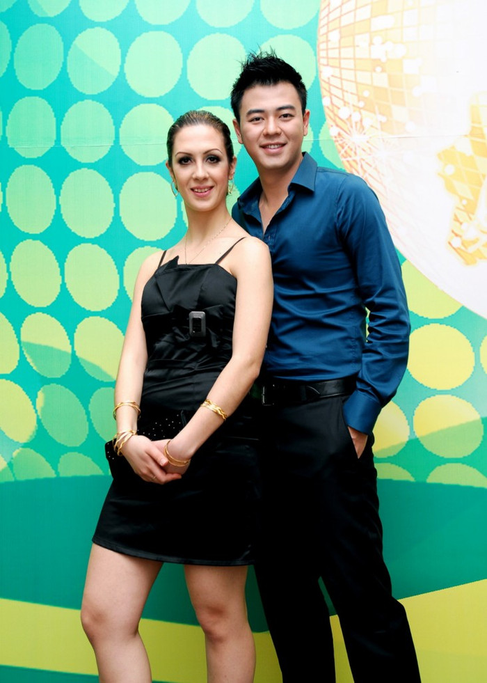 MC Tuấn Tú và Vesela Kostadinova Nedyalkova, số báo danh 02 MC Tuấn Tú và Vesela Kostadinova Nedyalkova, số báo danh 02