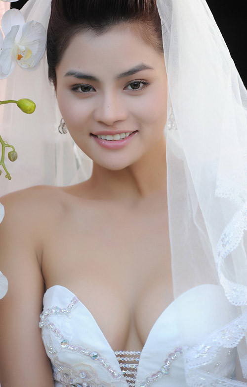 "Tôi vừa chia tay người yêu cũ, có vài anh đến, ai cũng khen tôi xinh đẹp, đủ lời mật ngọt. Chỉ có anh ấy nói: Ôi, sao nhìn em tiều tụy và tàn tạ thế! Tôi bị sốc", Vũ Thu Phương lần đầu chia sẻ về ông chồng "đại gia" của mình như thế (Theo Đẹp Online) Xem chi tiết bài phỏng vấn "Tôi vừa chia tay người yêu cũ, có vài anh đến, ai cũng khen tôi xinh đẹp, đủ lời mật ngọt. Chỉ có anh ấy nói: Ôi, sao nhìn em tiều tụy và tàn tạ thế! Tôi bị sốc", Vũ Thu Phương lần đầu chia sẻ về ông chồng "đại gia" của mình như thế (Theo Đẹp Online) Xem chi tiết bài phỏng vấn