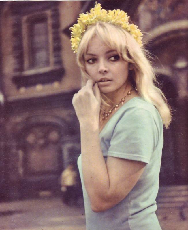 Nonna Terentieva (1942-1996), nguyên diễn viên phim và nhà hát của Liên xô và Nga. Bộ phim đầu tiên cô đóng là phim Con tàu chậm nhất, năm 1963, sau đó nhận nhiều vai diễn trong đó có phim nổi tiếng Sự thất bại của kỹ sư Garin năm 1973. Nonna Terentieva (1942-1996), nguyên diễn viên phim và nhà hát của Liên xô và Nga. Bộ phim đầu tiên cô đóng là phim Con tàu chậm nhất, năm 1963, sau đó nhận nhiều vai diễn trong đó có phim nổi tiếng Sự thất bại của kỹ sư Garin năm 1973.