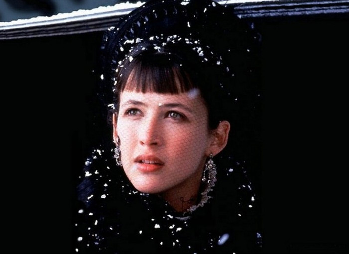 Sophie Marceau, cô đào nổi tiếng của Pháp trong phim Anna Karenina năm 1997. Cô còn tham gia phim Braveheart và nhiều bộ phim lịch sử nổi tiếng khác.