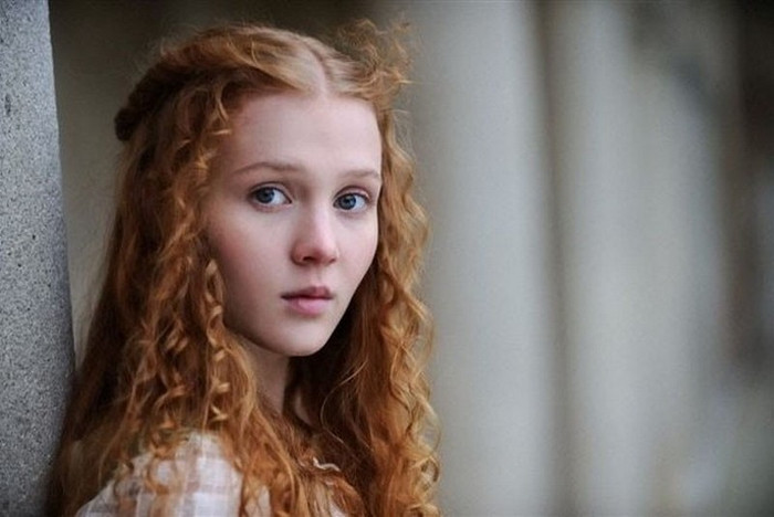 Isolda Dychauk, diễn viên trẻ người Đức gốc Nga, vai Lucrezia trong bộ phim truyền hình Borgia (Pháp- Đức) phát hành năm 2011, nói về giai đoạn Phục Hưng, gia đình Borgia. Lucrezia là nhân vật lịch sử nổi tiếng, con gái Rodrigo Borgia sau là Giáo hoàng Alexander VI. Isolda Dychauk cũng đóng trong phim Faust của Nga đoạt giải Sư tử vàng năm 2011.