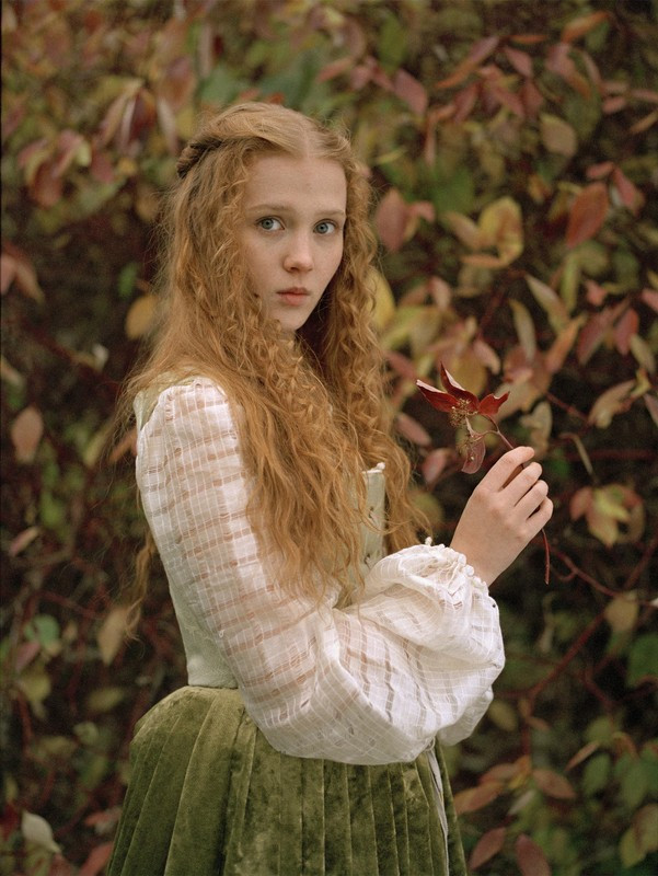 Isolda Dychauk, diễn viên trẻ người Đức gốc Nga, vai Lucrezia trong bộ phim truyền hình Borgia (Pháp- Đức) phát hành năm 2011, nói về giai đoạn Phục Hưng, gia đình Borgia. Lucrezia là nhân vật lịch sử nổi tiếng, con gái Rodrigo Borgia sau là Giáo hoàng Alexander VI. Isolda Dychauk cũng đóng trong phim Faust của Nga đoạt giải Sư tử vàng năm 2011.