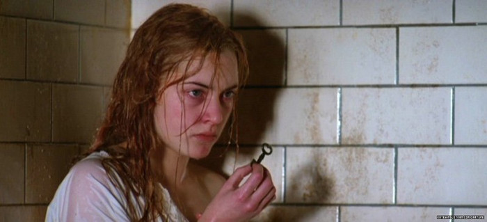 Kate Winslet, cô đào nổi tiếng của Anh trong bộ phim Hamlet phiên bản năm 1996, chuyển thể từ bi kịch kiệt tác của William Shakespeare, trong vai nữ chính Ophelia, nhận được đánh giá tích cực của giới chuyên môn và khán giả. Bộ phim mới nhất của cô là Movie 43 ra mắt tháng 4/2012.