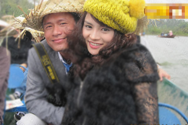 Rò rỉ ảnh Vũ Thu Phương với chồng đi chùa Hương ảnh 3