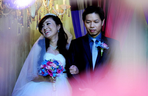 Cặp đôi ngập tràn niềm hạnh phúc Cặp đôi ngập tràn niềm hạnh phúc