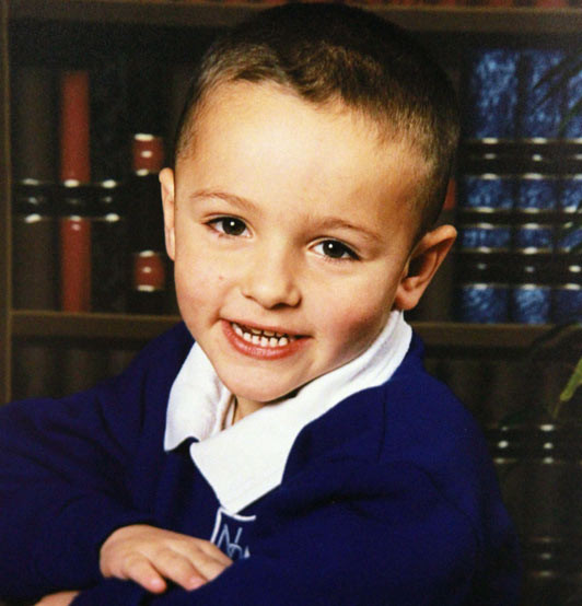 Đây là hình ảnh Blonde Cambell khi là cậu bé 5 tuổi. Đây là hình ảnh Blonde Cambell khi là cậu bé 5 tuổi.