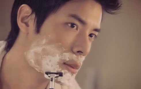 Bạn trai Phillip Lê cũng tham gia diễn xuất cùng Chung Thục Quyên.