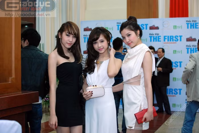 Huyền Baby có nét duyên dáng riêng... >> Ngắm hot girl Midu "bị" 5 chàng trai tán tỉnh