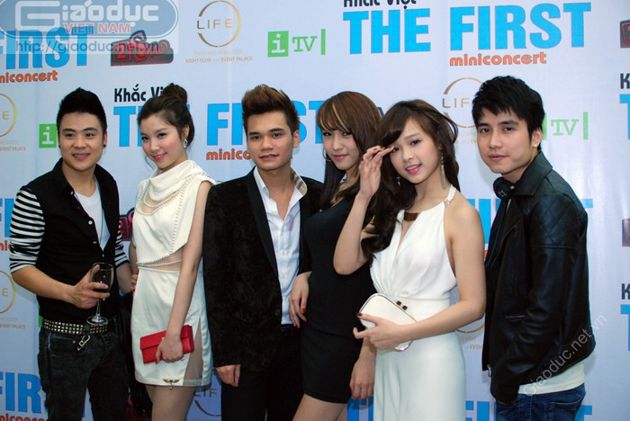 Chỉ có điều cách tạo dáng của Huyền Baby dường như chưa đa dạng và tự nhiên như nàng Hiệp nữ Hoa Xuân của "Thiên mệnh anh hùng" Midu. >> Ngắm hot girl Midu "bị" 5 chàng trai tán tỉnh