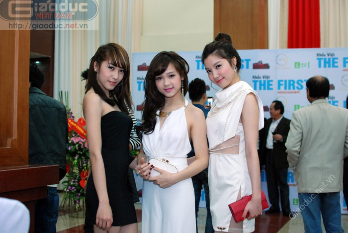 Nét duyên dáng này so với hot girl Midu có thể nói là "tám lạng, nửa cân" >> Ngắm hot girl Midu "bị" 5 chàng trai tán tỉnh