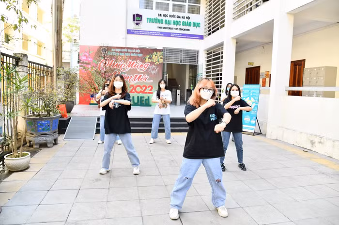 Những tiết mục văn nghệ của các sinh viên. Những tiết mục văn nghệ của các sinh viên.