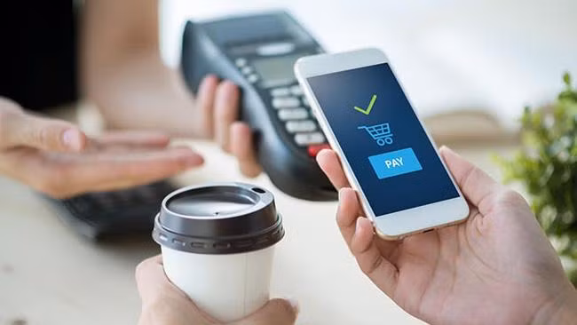 Mỗi khách hàng chỉ được mở 1 tài khoản Mobile – Money tại mỗi doanh nghiệp thực hiện thí điểm. Ảnh minh họa: VTV