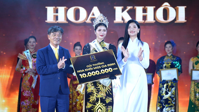 Sinh viên Nguyễn Thị Hằng, ngành Marketing, giành ngôi vị Hoa khôi Miss Gia Định 2024. Ảnh Xuân Trường Sinh viên Nguyễn Thị Hằng, ngành Marketing, giành ngôi vị Hoa khôi Miss Gia Định 2024.jpg