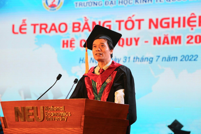 Giáo sư, Tiến sĩ Phạm Hồng Chương - Hiệu trưởng Trường Đại học Kinh tế Quốc dân trình bày diễn văn. (Ảnh: Hoài Ân)