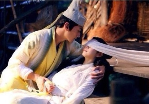 Tiểu Long Nữ nằm trọn trong vòng tay Doãn Chí Bình