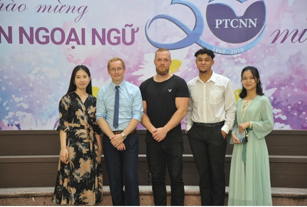 Các giáo viên nước ngoài đang giảng dạy tại trường. Ảnh: Nhà trường cung cấp Các giáo viên nước ngoài đang giảng dạy tại trường. Ảnh: Nhà trường cung cấp