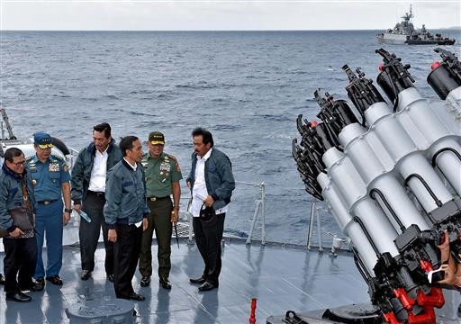 Indonesia tăng cường hoạt động tuần tra vùng đặc quyền kinh tế Natuna chống trả trực tiếp các hành vi xâm phạm của Trung Quốc ở phía Nam Biển Đông. Indonesia tăng cường hoạt động tuần tra vùng đặc quyền kinh tế Natuna chống trả trực tiếp các hành vi xâm phạm của Trung Quốc ở phía Nam Biển Đông.