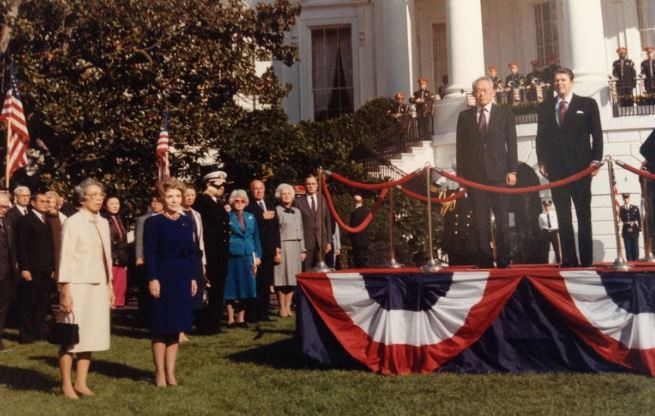 Năm 1985 Tổng thống Hoa Kỳ Ronald Reagan đón Thủ tướng Singapore Lý Quang Diệu thăm chính thức, ảnh: The Straits Times. Năm 1985 Tổng thống Hoa Kỳ Ronald Reagan đón Thủ tướng Singapore Lý Quang Diệu thăm chính thức, ảnh: The Straits Times.