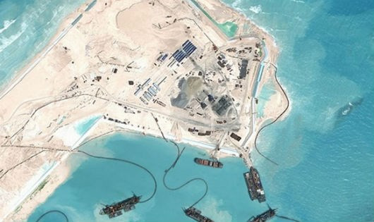 Một góc đá Chữ Thập bị Trung Quốc phá tan hoang, ảnh: CSIS.