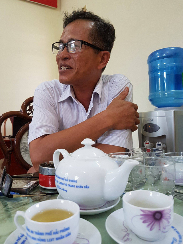 Ủy ban Nhân dân huyện Thủy Nguyên ra quyết định tạm đình chỉ công tác 15 ngày đối với ông Nguyễn Hữu Đạt - Hiệu trưởng trường Trung học cơ sở Minh Tân. (Ảnh: http://giadinh.net.vn ). Ủy ban Nhân dân huyện Thủy Nguyên ra quyết định tạm đình chỉ công tác 15 ngày đối với ông Nguyễn Hữu Đạt - Hiệu trưởng trường Trung học cơ sở Minh Tân. (Ảnh: http://giadinh.net.vn ).
