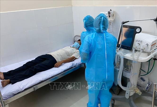 Đến thời điểm hiện tại, việc điều trị không để xảy ra trường hợp tử vong vì COVID-19. Ảnh minh họa: TTXVN Đến thời điểm hiện tại, việc điều trị không để xảy ra trường hợp tử vong vì COVID-19. Ảnh minh họa: TTXVN