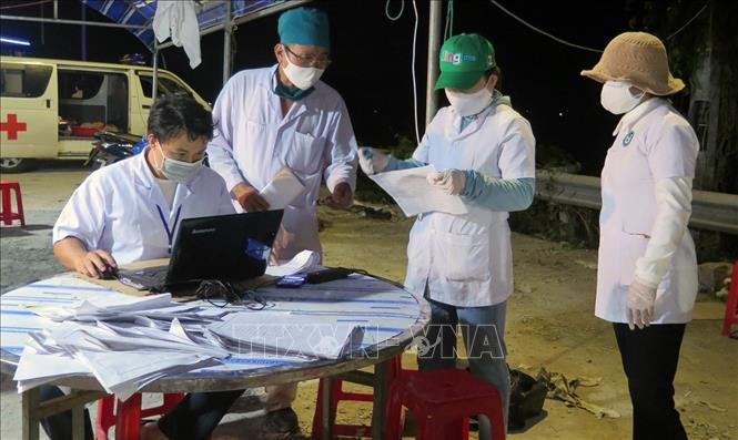 Kinh phí thực hiện các chính sách đặc thù (phần ngân sách nhà nước đảm bảo) trong phòng, chống dịch COVID-19 quy định tại Điều 1 Nghị quyết số 37/NQ-CP ngày 29/3/2020 của Chính phủ. Ảnh minh họa: TTXVN Kinh phí thực hiện các chính sách đặc thù (phần ngân sách nhà nước đảm bảo) trong phòng, chống dịch COVID-19 quy định tại Điều 1 Nghị quyết số 37/NQ-CP ngày 29/3/2020 của Chính phủ. Ảnh minh họa: TTXVN