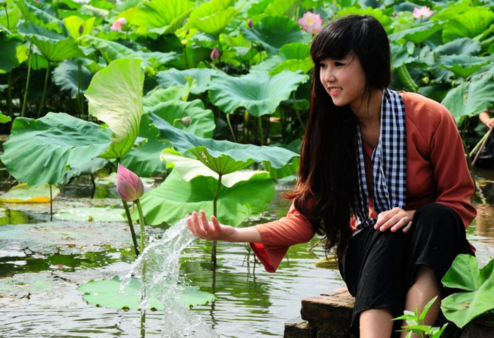 Lê Minh Ngọc 19 tuổi, hiện đang là sinh viên Trường ĐH Ngoại thương Hà Nội. Minh Ngọc sinh ra và lớn lên tại Hà Nội. >> BẤM ĐÂY XEM CẬP NHẬT ĐIỂM THI ĐẠI HỌC, CAO ĐẲNG NHANH NHẤT 2012 Lê Minh Ngọc 19 tuổi, hiện đang là sinh viên Trường ĐH Ngoại thương Hà Nội. Minh Ngọc sinh ra và lớn lên tại Hà Nội. >> BẤM ĐÂY XEM CẬP NHẬT ĐIỂM THI ĐẠI HỌC, CAO ĐẲNG NHANH NHẤT 2012