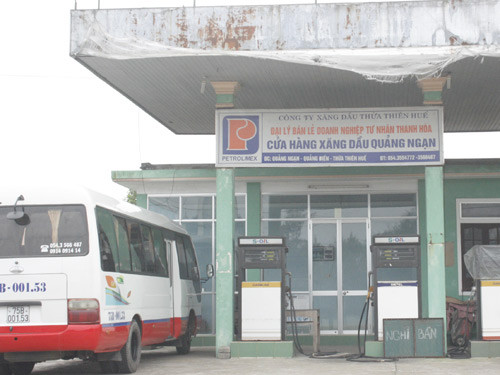 Theo ông Võ Phi Hùng, nếu phát hiện cửa hàng xăng dầu nào có dấu hiệu ghim hàng chờ tăng giá bán thì cửa hàng đó sẽ bị rút giấy phép kinh doanh. Ảnh minh họa Theo ông Võ Phi Hùng, nếu phát hiện cửa hàng xăng dầu nào có dấu hiệu ghim hàng chờ tăng giá bán thì cửa hàng đó sẽ bị rút giấy phép kinh doanh. Ảnh minh họa