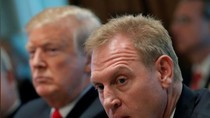 Quyền Bộ trưởng Quốc phòng Mỹ Patrick Shanahan ngồi cạnh Tổng thống Donald Trump hôm 2/1/2019. Ảnh: Reuters. Quyền Bộ trưởng Quốc phòng Mỹ Patrick Shanahan ngồi cạnh Tổng thống Donald Trump hôm 2/1/2019. Ảnh: Reuters.