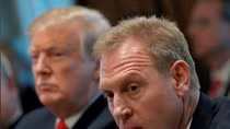 Quyền Bộ trưởng Quốc phòng Mỹ Patrick Shanahan ngồi cạnh Tổng thống Donald Trump hôm 2/1/2019. Ảnh: Reuters.