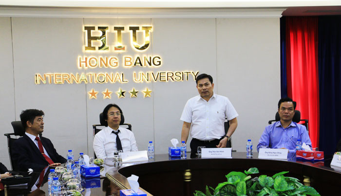 Ông Trần Văn Minh - Phó Bí thư Tỉnh ủy tỉnh Quảng Ngãi phát biểu trong chuyến thăm và làm việc tại các cơ sở thuộc hệ thống giáo dục Nguyễn Hoàng Group ngày 12/1/2018 để tìm hiểu phương hướng xã hội hóa Trường Đại học Phạm Văn Đồng. Ảnh: hiu.vn Ông Trần Văn Minh - Phó Bí thư Tỉnh ủy tỉnh Quảng Ngãi phát biểu trong chuyến thăm và làm việc tại các cơ sở thuộc hệ thống giáo dục Nguyễn Hoàng Group ngày 12/1/2018 để tìm hiểu phương hướng xã hội hóa Trường Đại học Phạm Văn Đồng. Ảnh: hiu.vn