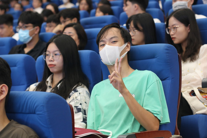 Học sinh hào hứng tham gia Ngày hội tư vấn tuyển sinh hướng nghiệp 2023 tại Trường Đại học Kinh tế quốc dân. Ảnh: Doãn Nhàn Học sinh hào hứng tham gia Ngày hội tư vấn tuyển sinh hướng nghiệp 2023 tại Trường Đại học Kinh tế quốc dân. Ảnh: Doãn Nhàn