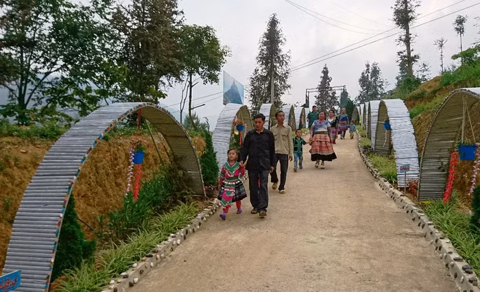 Con đường đến trường của các em học sinh trường Thải Giàng Phố. (Ảnh: LC) Con đường đến trường của các em học sinh trường Thải Giàng Phố. (Ảnh: LC)