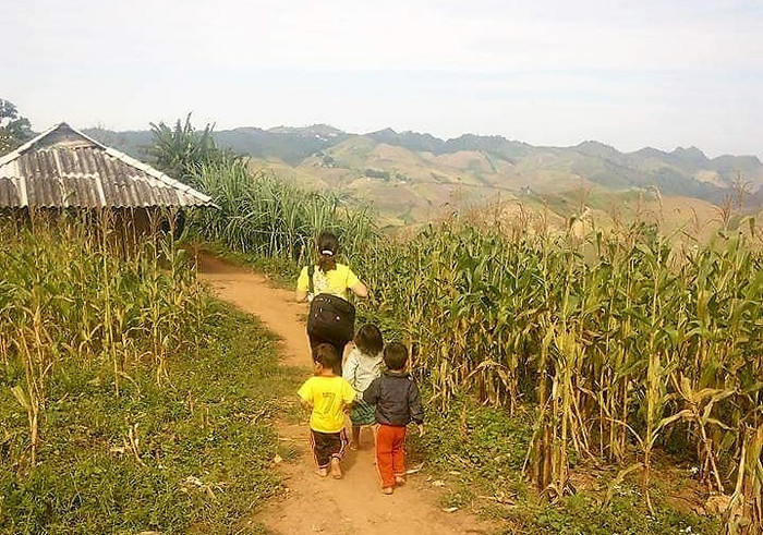 Cô và trò cùng nhau lên lớp. (Ảnh: NVCC) Cô và trò cùng nhau lên lớp. (Ảnh: NVCC)