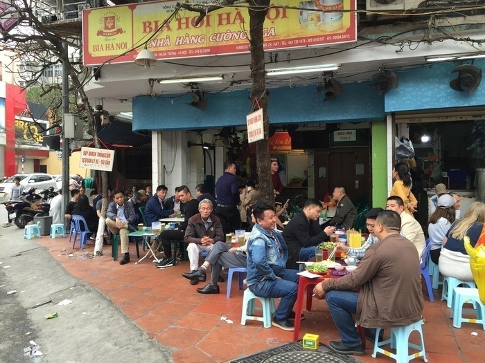 Khó có thể tự hào với thành tích uống bia của người Việt. Khó có thể tự hào với thành tích uống bia của người Việt.