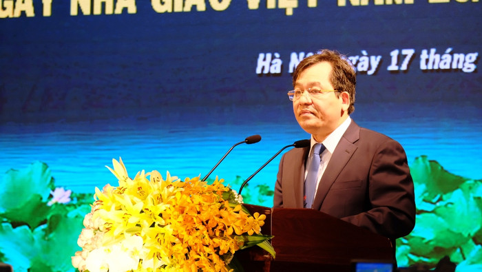 Nhà giáo nhân dân, Phó giáo sư, Tiến sĩ Trần Đức Quý – Hiệu trưởng trường Đại học Công nghiệp Hà Nội phát biểu tại buổi lễ. (Ảnh: LC) Nhà giáo nhân dân, Phó giáo sư, Tiến sĩ Trần Đức Quý – Hiệu trưởng trường Đại học Công nghiệp Hà Nội phát biểu tại buổi lễ. (Ảnh: LC)