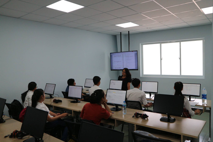 Nghề dạy ở đại học có phải chỉ đáp ứng bằng cấp chuyên môn là đủ? (ảnh: iuhers)