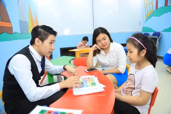 Học viên đang test và học thử với giáo viên. Học viên đang test và học thử với giáo viên.