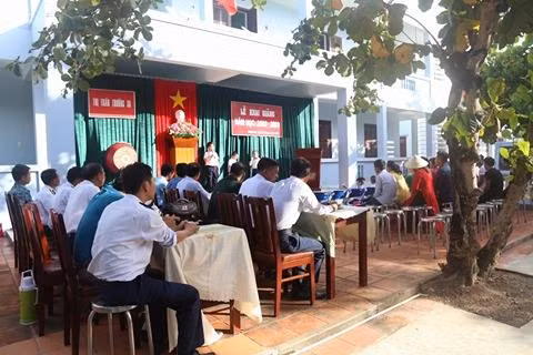 Không khí buổi Lễ khai giảng trên thị trấn Trường Sa. (Ảnh: T.H)