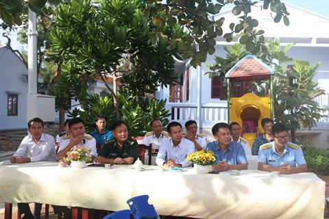 Đại diện chính quyền tham dự buổi Lễ khai giảng. (Ảnh: T.H)