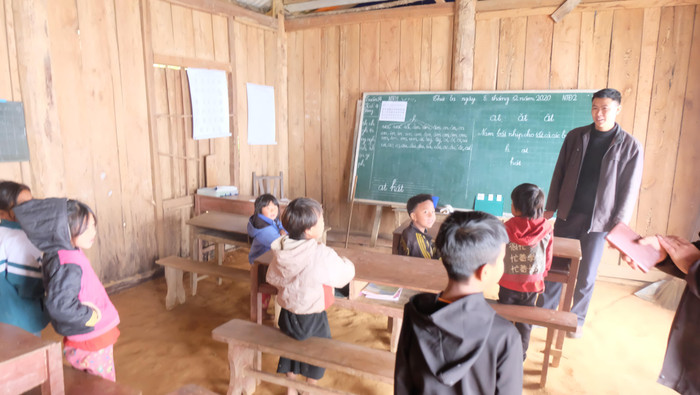 Sau cống hiến, các thầy cô cũng mong muốn được "an cư, lạc nghiệp". Ảnh minh họa: LC