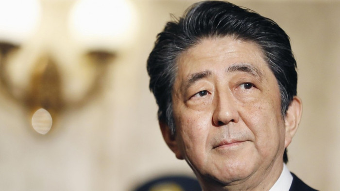 Thủ tướng Shinzo Abe được giới phân tích cho là có cảm giác "bị bỏ rơi" trong những diễn biến chóng vánh trên bàn cờ địa chính trị Đông Bắc Á những tuần qua. Ảnh: SCMP. Thủ tướng Shinzo Abe được giới phân tích cho là có cảm giác "bị bỏ rơi" trong những diễn biến chóng vánh trên bàn cờ địa chính trị Đông Bắc Á những tuần qua. Ảnh: SCMP.