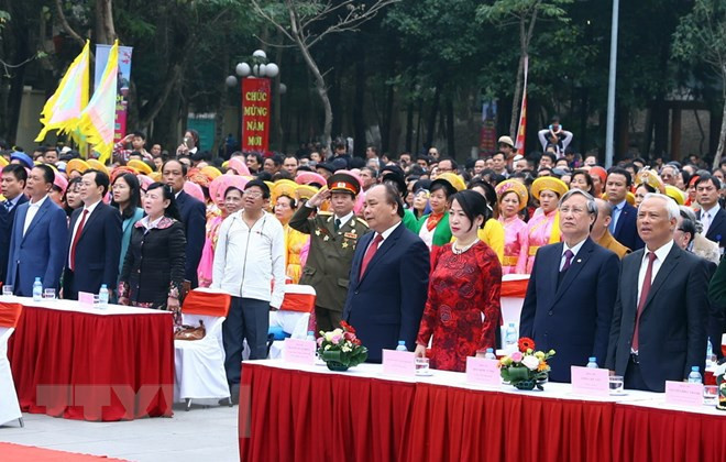 Thủ tướng Nguyễn Xuân Phúc và các đại biểu dâng hương kỷ niệm 229 năm Chiến thắng Ngọc Hồi-Đống Đa, ảnh: Thống Nhất / TTXVN. Thủ tướng Nguyễn Xuân Phúc và các đại biểu dâng hương kỷ niệm 229 năm Chiến thắng Ngọc Hồi-Đống Đa, ảnh: Thống Nhất / TTXVN.