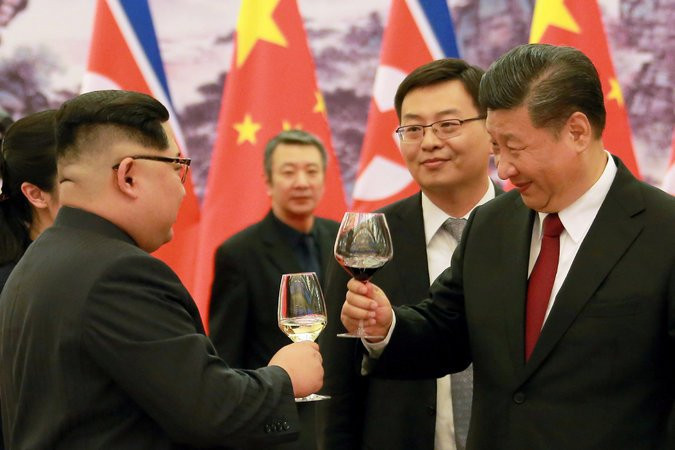 Nhà lãnh đạo Triều Tiên Kim Jong-un và Chủ tịch Trung Quốc Tập Cận Bình tại Bắc Kinh. Ảnh: KCNA / The New York Times. Nhà lãnh đạo Triều Tiên Kim Jong-un và Chủ tịch Trung Quốc Tập Cận Bình tại Bắc Kinh. Ảnh: KCNA / The New York Times.