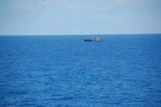 Một tàu cá được cho là tàu cá Việt Nam đánh bắt ở Trường Sa, phóng viên Trung Quốc Lưu Phong chụp, được Thời báo Hoàn Cầu sử dụng minh họa cho bài viết về thảm sát Gạc Ma ngày 14/3/2018.