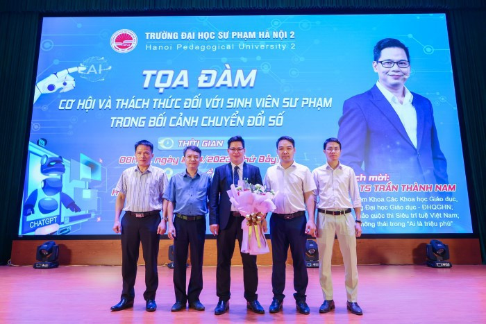 Các đại biểu chụp ảnh lưu niệm tại Chương trình.