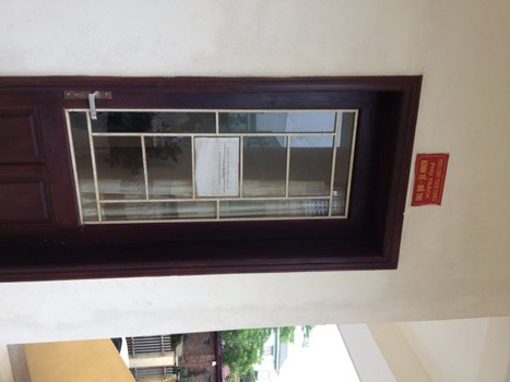 Khi PV đến UBND phường Thanh Xuân Trung, trong giờ hành chính nhưng cả Chủ tịch và Phó chủ tịch phụ trách đều vắng mặt, "cửa đóng then cài". Khi PV đến UBND phường Thanh Xuân Trung, trong giờ hành chính nhưng cả Chủ tịch và Phó chủ tịch phụ trách đều vắng mặt, "cửa đóng then cài".