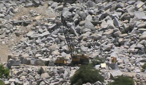 DN khai khác đá ở Vạn Ninh đang trở thành nỗi kinh hoàng của người dân. DN khai khác đá ở Vạn Ninh đang trở thành nỗi kinh hoàng của người dân.